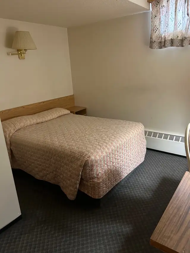 Monthly Rooms at KeyWestInn Devon( basement rooms) in Short Term Rentals in St. Albert - Image 3