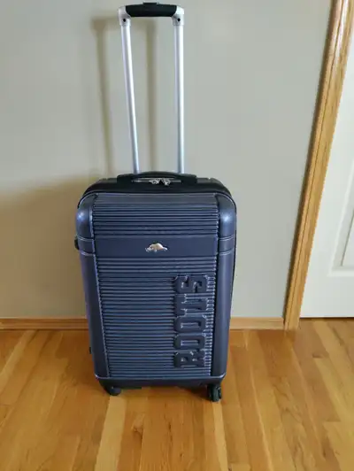 Used Roots 24" Hardsheel luggage for sale. One side of Pull lock handle broken show in the last pict...
