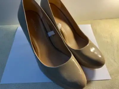 SHOES, LADIES HEELS,SZ 8, nude color, 3in heel,, like NEW, View more