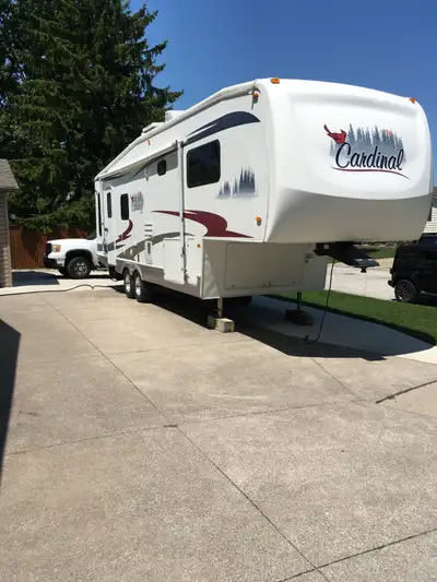 Excellent Condition Queen size Bed pull out couch 3 Piece Bathroom 2 Lazy Boy Recliners New Tires 2...