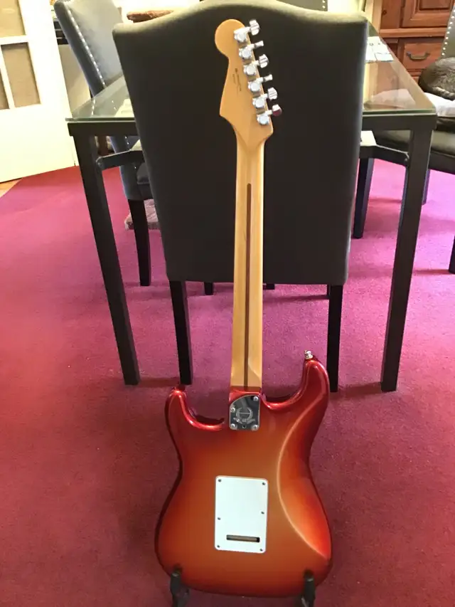 PROPERLY SET-UP 60th Anniversary Deluxe Stratocaster in Guitars in London - Image 6