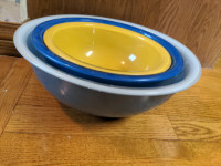Vintage pyrex mixing bowls