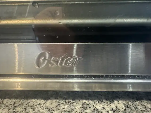 Oster 6-Slice Convection Counter Oven in Toasters & Toaster Ovens in Markham / York Region - Image 5
