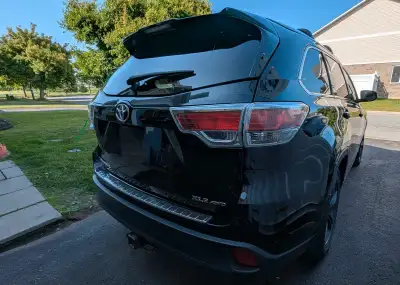 I am selling my 2015 Toyota Highlander XLE AWD, a reliable and spacious SUV perfect for families or...