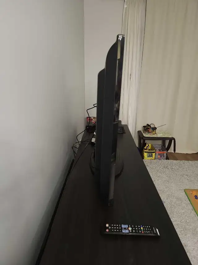 Samsung 50-inch Full HD Smart TV – Excellent Condition! in TVs in Ottawa - Image 4