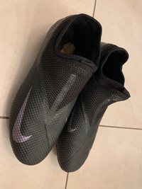 Nike Phantom soccer shoes, US 7, like new 