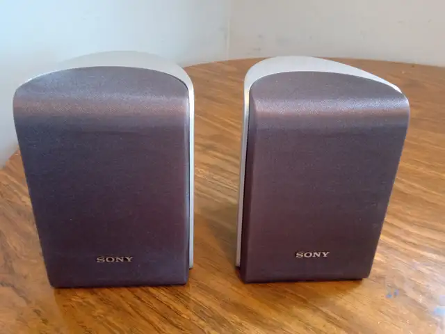 SONY Book Shelf Speakers 10-100 W peak power. 4-8 Ohms BRANDNEW in Stereo Systems & Home Theatre in Mississauga / Peel Region - Image 5