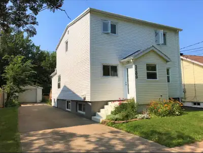8-10 Minutes to Universities and 2 mins to the Mall - recently re-built beautiful two bedrooms unit...