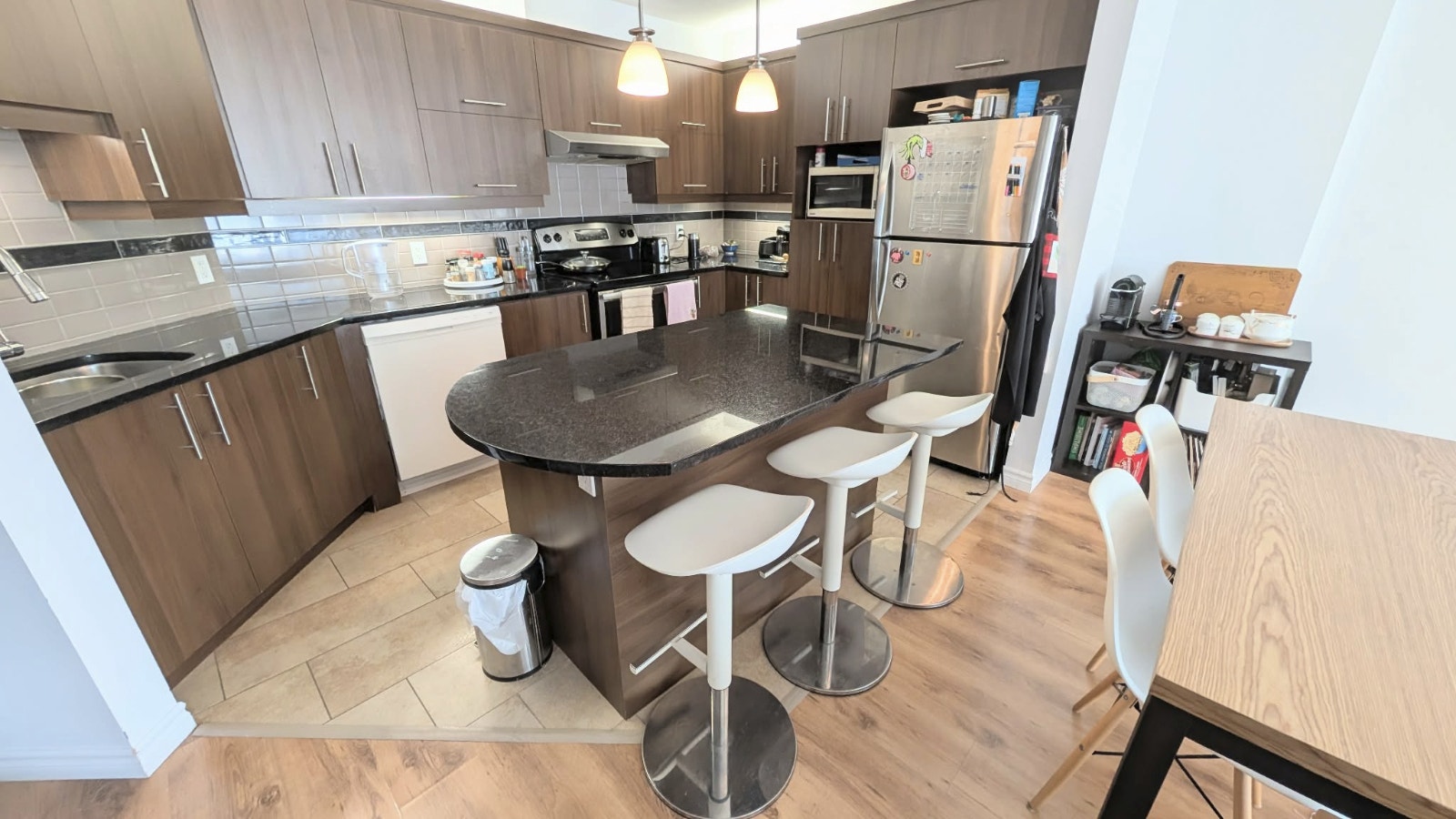 **PREMIER LOYER OFFERT** Grand 4 1/2 disponible DÈS MAINTENANT! — photo 3