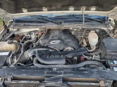 Great running LQ9 6L 4l65e trans and awd t-case with 330k on it, trans lost third Will come in a str...