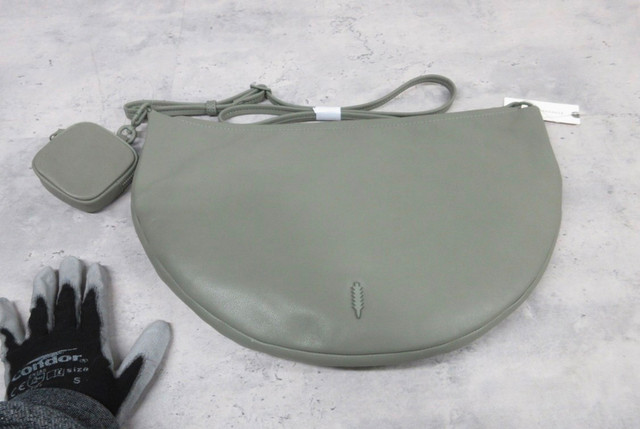 Leather purse in Women's - Bags & Wallets in Oakville / Halton Region - Image 2