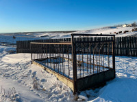 Double stackable bale feeder