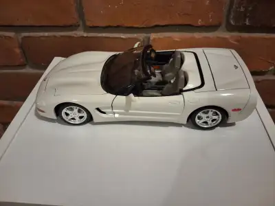 Extremely Rare WHITE BURAGO 1997 Die cast Corvette. 1/18. Pre-owned but in like new condition. Made...