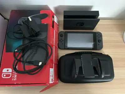 Nintendo Switch avec des accessoires, View more