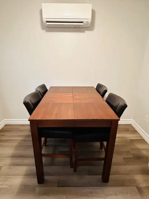 Executive Dining Table with 8 Chairs in Dining Tables & Sets in Bedford - Image 2