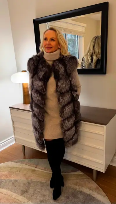 ✨ Genuine Silver Fox Fur Vest – Brand New – Medium/Large – $800, View more
