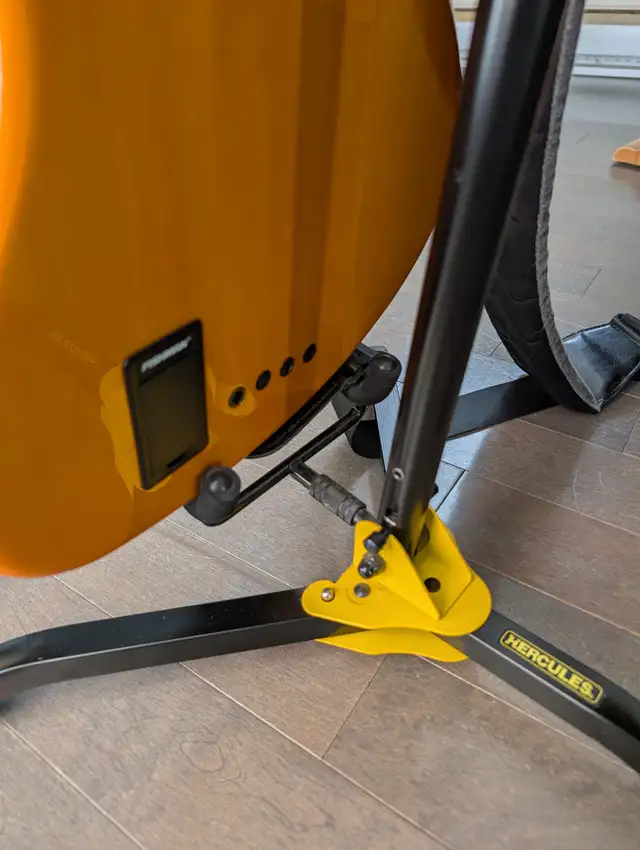 Cort Custom Bass in Guitars in Gatineau - Image 5