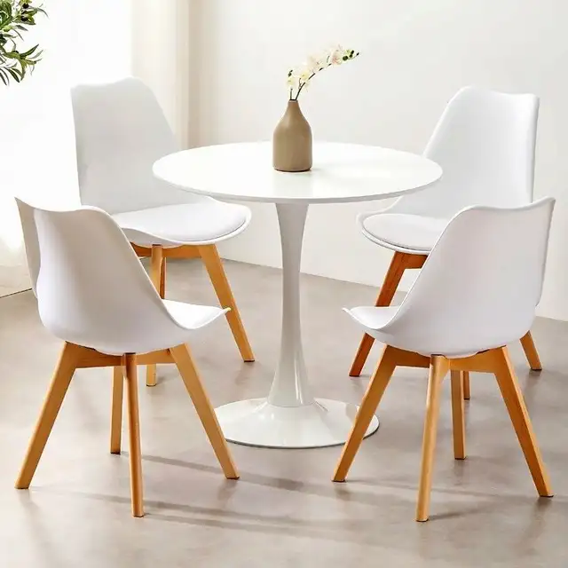 White Round Dining & Kitchen Table in Dining Tables & Sets in City of Toronto - Image 2