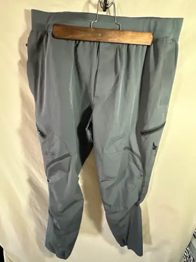 Men's Under Armour Project Rock Track Pants - Size XL (Like New), View more