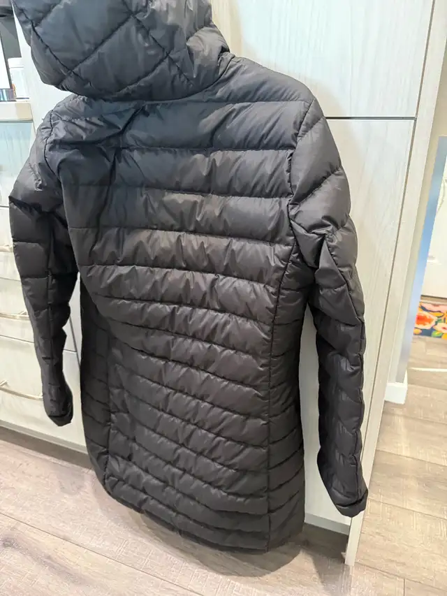 Adidas Women Winter Puffer Jacket in Women's - Tops & Outerwear in Calgary - Image 5