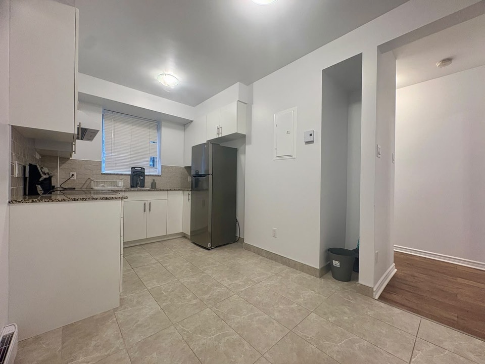 ***IMMEDIATELY AVAILABLE 2 1/2 Métros Villa-Maria et Snowdon*** 2