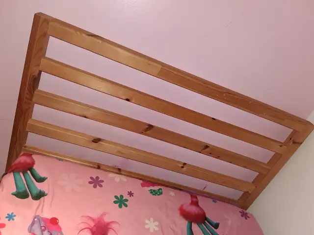 Base de lit simple in Beds & Mattresses in Longueuil / South Shore - Image 3