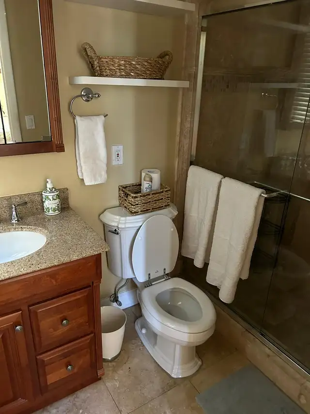 Spend the winter in Sarasota Florida near Siesta Key Beach!! in Florida in Canada - Image 4