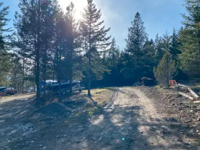 30 Amp RV hookup near lake Koocanusa, View more