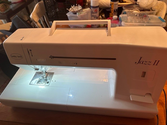 Embroidery and sewing machine Jazz 2 in General Electronics in Markham / York Region