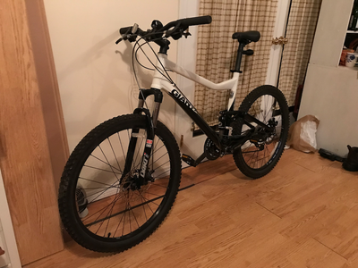 GIANT YUKON FX MOUNTAIN BIKE.  NEW CONDITION. USED ONLY TWICE., View more