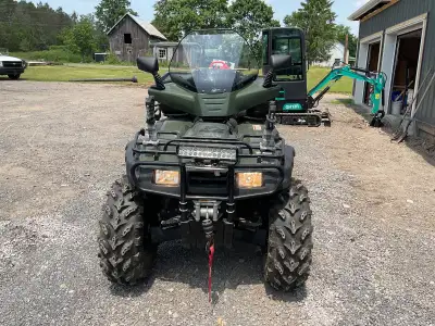 Honda Fourtrax ES -ATV 5 speed 2001 with plow, 2500lbs Warren winch and mudtires Front cargo racks w...