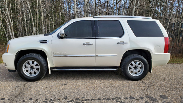 2007 Cadillac Escalade in Cars & Trucks in Calgary