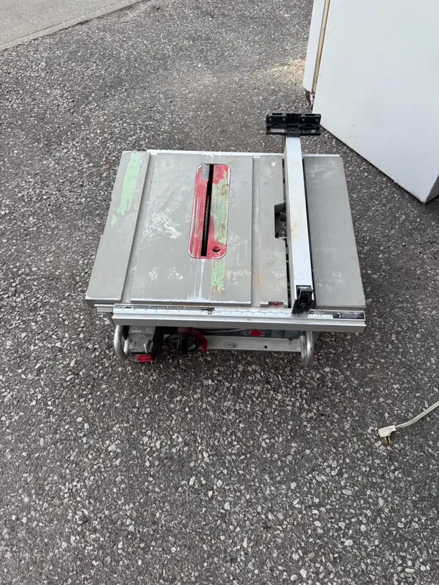 Bosch table saw  in Power Tools in Oshawa / Durham Region - Image 3