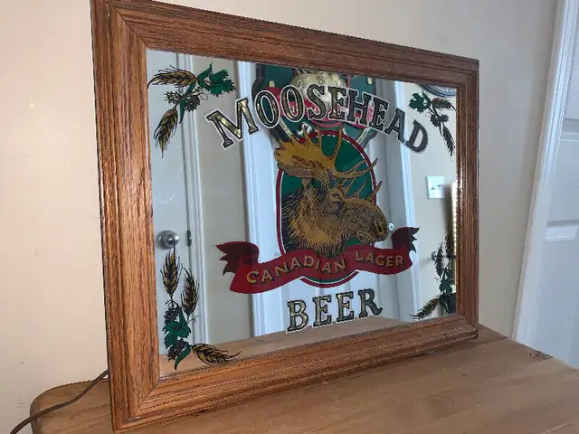 Vintage Moosehead Beer Bar Light Up mirror Mint in Arts & Collectibles in Calgary - Image 8
