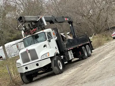 2010 kenworth crane truck for sale Commings isl engine Hiab 52 feet material truck Call Matt 647 921...