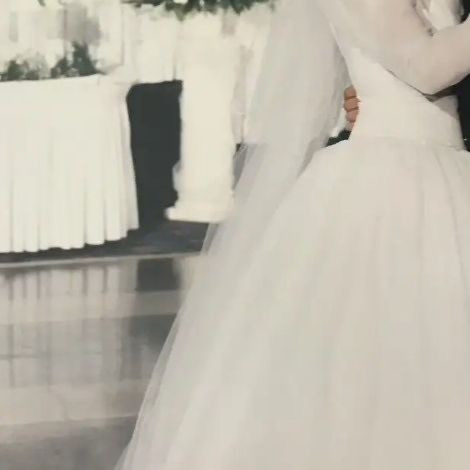 WEDDING HEAD PIECE & VEIL - VINTAGE ALFRED SUNG in Wedding in City of Toronto - Image 4