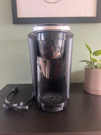 Black Keurig K-compact single serve pod coffee maker