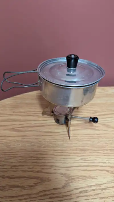 Ensemble Sterno Speed cook stove, with heat intensifier En bonus : Sterno cannned heat Prix sur dema...