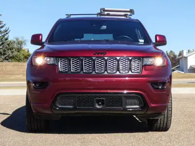 Set of OEM JeepGrand Cherokee Altitude grille inserts. Can be used to replace existing cracked/broke...