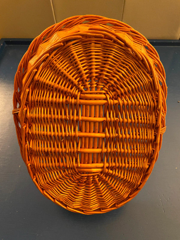 Wicker Basket / Waste Bin in Storage & Organization in Edmonton - Image 3