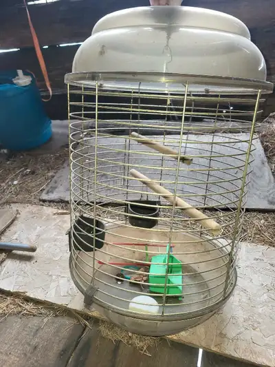 Older style round bird cage. In good condition. Needs a cleaning as it's been living in my barn.