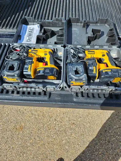 DeWalt screw gun, 18 Volt, with clutch, comes with charger and 2 batteries, works great $ 30 CASH ON...
