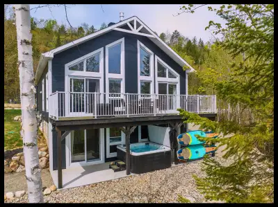 Venez vivre une expérience inoubliable dans notre magnifique chalet LANIAKEA (CITQ 317272). Situé da...