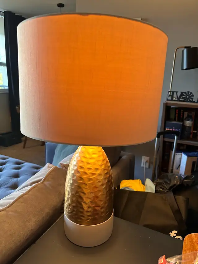 table lamp  in Indoor Lighting & Fans in Hamilton - Image 2