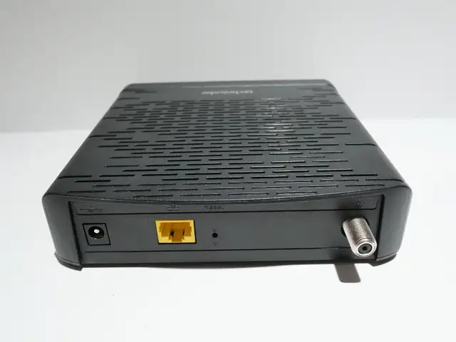 Technicolor cable modem -mint condition original box w all parts65192924674050122