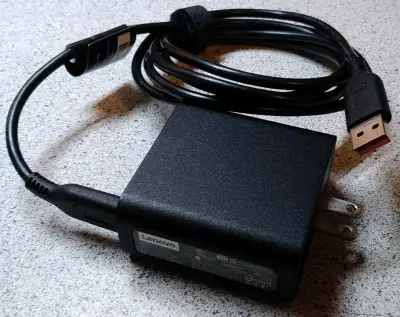 Adapteur secteur Lenovo ADL65WLC comme neuf.