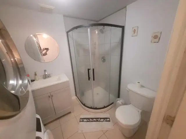 Grand Chambre avec toilet privé en face de HEC, et UdeM in Room Rentals & Roommates in City of Montréal - Image 8