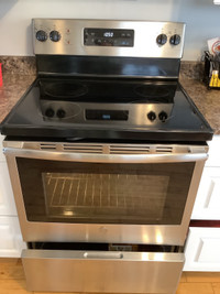 GE Electric Stove / Self Cleaning Oven 