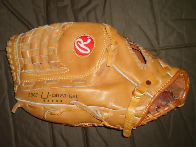 Rawlings RSGXL 14in Softball Glove Mitt, RH in Baseball & Softball in City of Toronto - Image 3