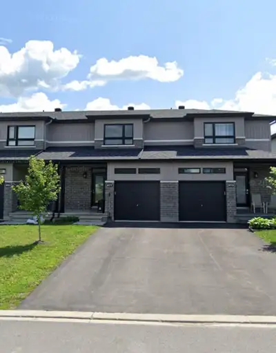 877 Platinum Street, Rockland, ON In the heart of Morris Village! 3 Bedrooms Large Master Bedroom wi...